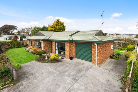 Photo of property in 2/36 Queen Street, Papakura, 2110
