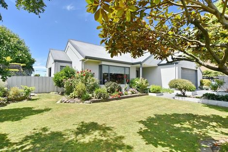 Photo of property in 21 Thornwood Place, Redwood, Christchurch, 8051