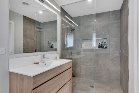 Photo of property in 70 Feist Street, Carterton, 5713