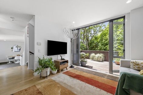 Photo of property in 37f Ngaio Road, Kelburn, Wellington, 6012