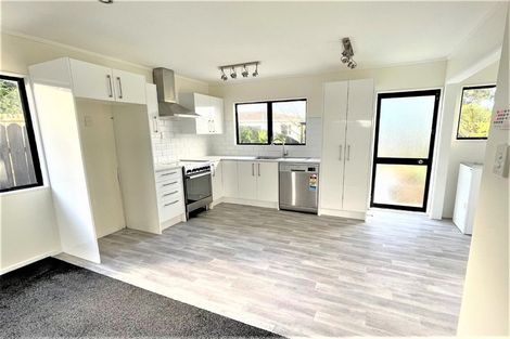 Photo of property in 13 Benchmark Drive, Massey, Auckland, 0614