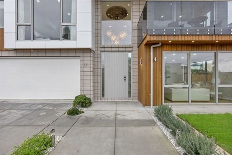 Photo of property in 11 Gulf Crest, Bucklands Beach, Auckland, 2012