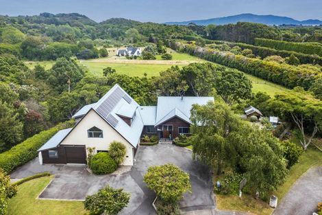 Photo of property in 7-9 Shotover Grove, Waikanae, 5036