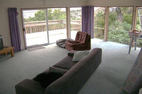 Photo of property in 635 Glenfield Road, Totara Vale, Auckland, 0629