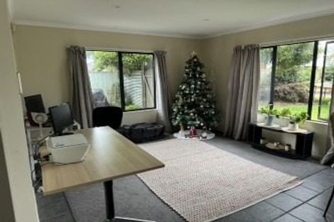 Photo of property in 73 Guildford Drive, Paraparaumu, 5032