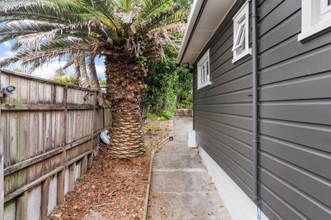 Photo of property in 559 Glenfield Road, Glenfield, Auckland, 0629