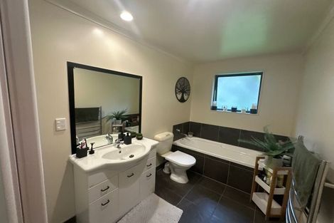 Photo of property in 30 Lomas Way, Albany, Auckland, 0632