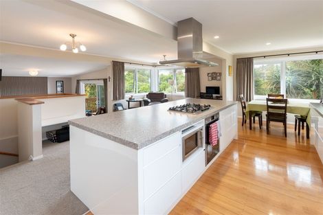 Photo of property in 44 Trelawn Place, Cockle Bay, Auckland, 2014