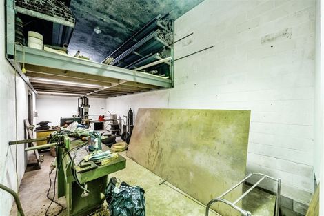 Photo of property in 323 Glenfield Road, Glenfield, Auckland, 0629