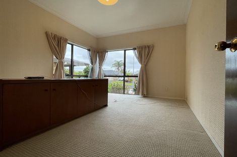 Photo of property in 5 Kookaburra Place, Botany Downs, Auckland, 2010