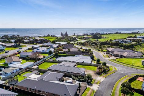 Photo of property in 2 Huetu Place, Bell Block, New Plymouth, 4312