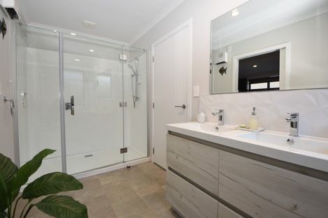 Photo of property in 2 Hereford Drive, Carterton, 5713