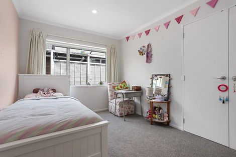 Photo of property in 46 Lagoon Way, West Harbour, Auckland, 0618