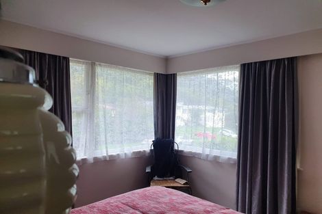 Photo of property in 1 Holmes Grove, Naenae, Lower Hutt, 5011