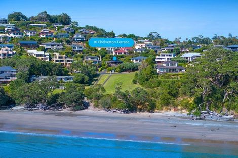 Photo of property in 10 Chelverton Terrace, Red Beach, 0932