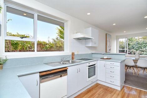 Photo of property in 25 Liverton Crescent, Bishopdale, Christchurch, 8053