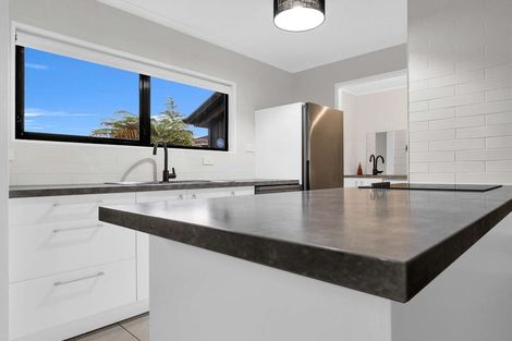 Photo of property in 5 Glenbrook Road, Karaka, Papakura, 2580