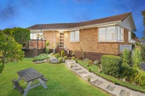Photo of property in 2 Ainsdale Place, Manurewa, Auckland, 2102