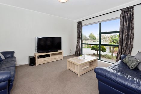 Photo of property in 2/36 Queen Street, Papakura, 2110