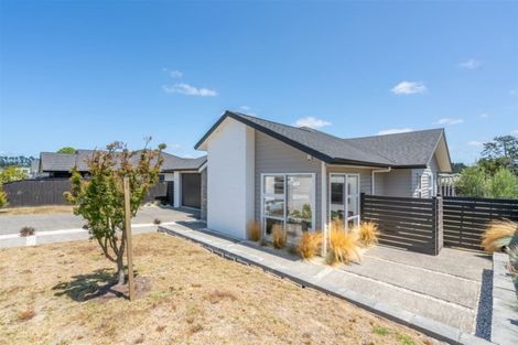 Photo of property in 12 Walter Ruddock Avenue, Kumeu, 0810