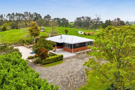 Photo of property in 8 Clearview Road, Lepperton, New Plymouth, 4373