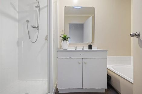 Photo of property in 52 Riverton Drive, Randwick Park, Auckland, 2105