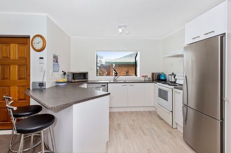 Photo of property in 2/36 Queen Street, Papakura, 2110