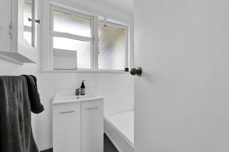 Photo of property in 3 Sutton Place, Hawera, 4610