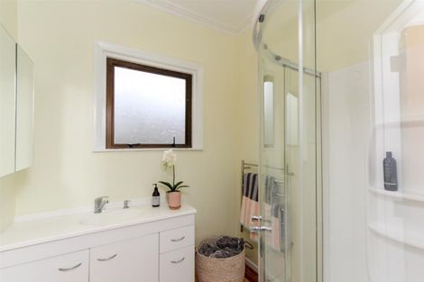 Photo of property in 21 Queens Road, Glen Avon, New Plymouth, 4312