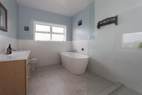 Photo of property in 180 Kawaha Point Road, Kawaha Point, Rotorua, 3010