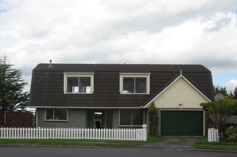 Photo of property in 10 Warren Place, Frankleigh Park, New Plymouth, 4310