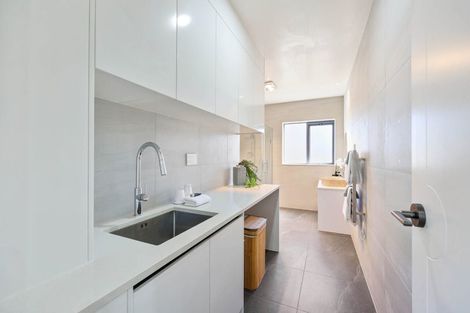 Photo of property in 41 Compass Way, Half Moon Bay, Auckland, 2012