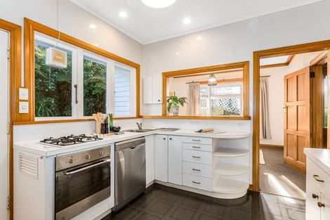 Photo of property in 196 Evans Bay Parade, Roseneath, Wellington, 6021