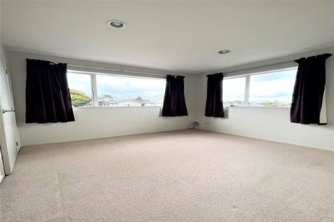 Photo of property in 18 Mulroy Place, Pinehill, Auckland, 0632