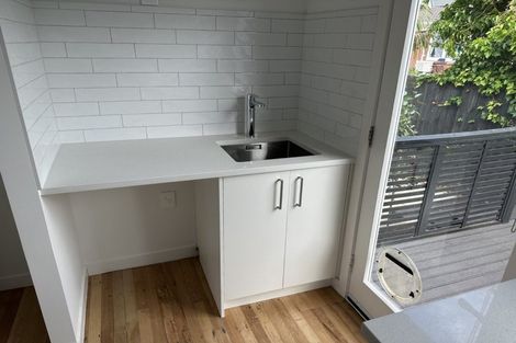 Photo of property in 4/106 Nile Road, Milford, Auckland, 0620