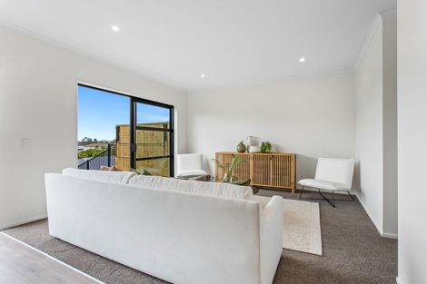 Photo of property in 17 William Calvert Drive, Swanson, Auckland, 0614