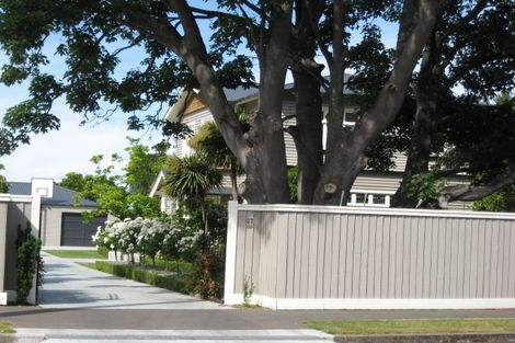 Photo of property in 27 Taupata Street, Redcliffs, Christchurch, 8081