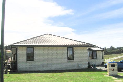 Photo of property in 22 Trotting Terrace, Fairview Heights, Auckland, 0632