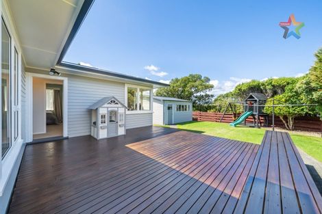 Photo of property in 8 Cherry Blossom Grove, Maungaraki, Lower Hutt, 5010