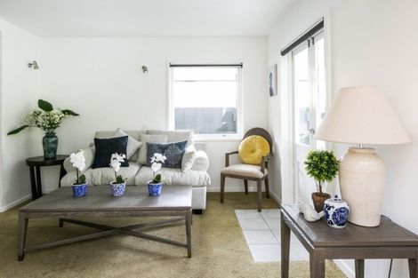 Photo of property in 11 Shortland Place, Havelock North, 4130