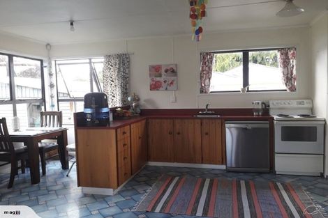 Photo of property in 18 Church Street, Waipawa, 4210