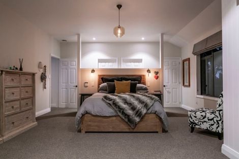 Photo of property in 260 Thornton Road, Cambridge, 3496