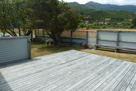 Photo of property in 1 Huia Street, Waikawa, Picton, 7220