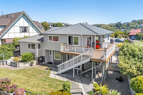 Photo of property in 7 James Cook Drive, Whitby, Porirua, 5024