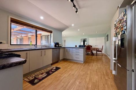 Photo of property in 19 Roy Maloney Drive, Henderson, Auckland, 0612