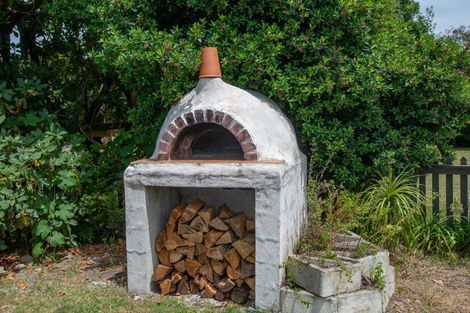 Photo of property in 20 Deakin Place, Clive, 4102