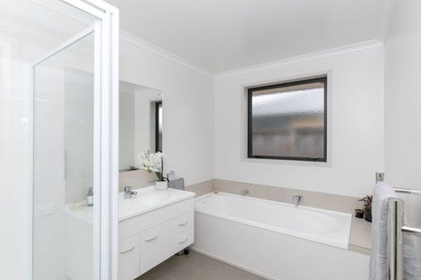 Photo of property in 8 Max Landing, Grandview Heights, Hamilton, 3200