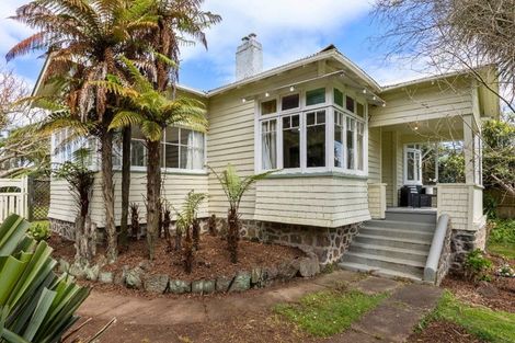 Photo of property in 39 Muir Avenue, Mangere Bridge, Auckland, 2022