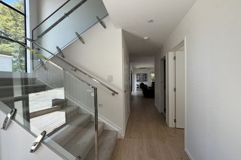 Photo of property in 5/147c Carlisle Road, Northcross, Auckland, 0632