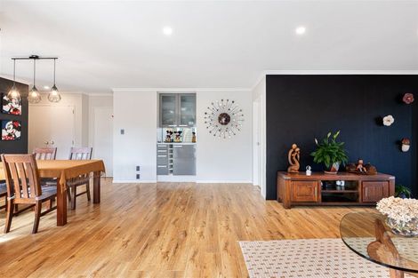 Photo of property in 85 Buscomb Avenue, Henderson, Auckland, 0610